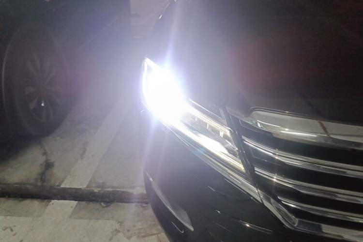 Used Roewe e950 2017 50T Hybrid Connected Executive Edition Right Front Headlight