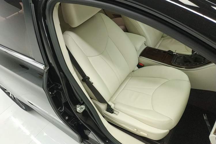 Used Roewe e950 2017 50T Hybrid Connected Executive Edition Right Front Seat
