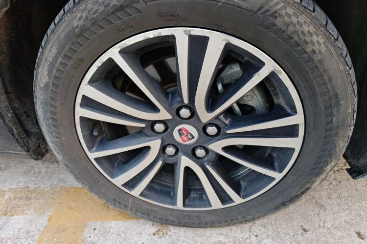 Used Roewe e950 2017 50T Hybrid Connected Executive Edition Right Front Wheel Hub