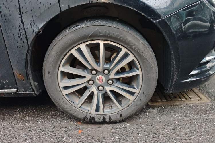 Used Roewe e950 2017 50T Hybrid Connected Executive Edition Right Front Wheel Hub