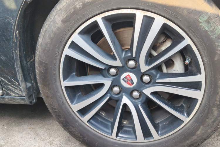 Used Roewe e950 2017 50T Hybrid Connected Executive Edition Right Front Wheel Hub