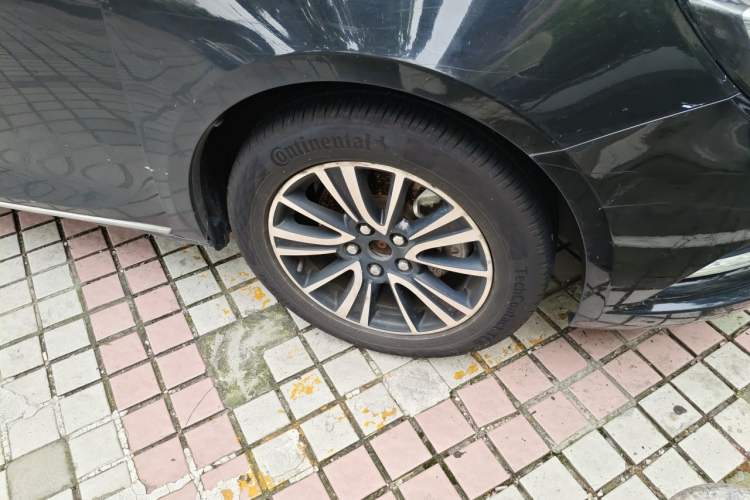 Used Roewe e950 2017 50T Hybrid Connected Executive Edition Right Front Wheel Hub