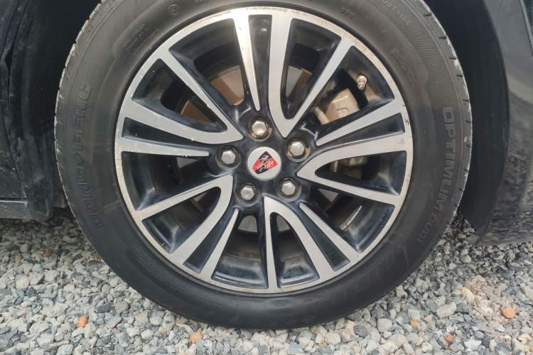 Used Roewe e950 2017 50T Hybrid Connected Executive Edition Right Front Wheel Hub