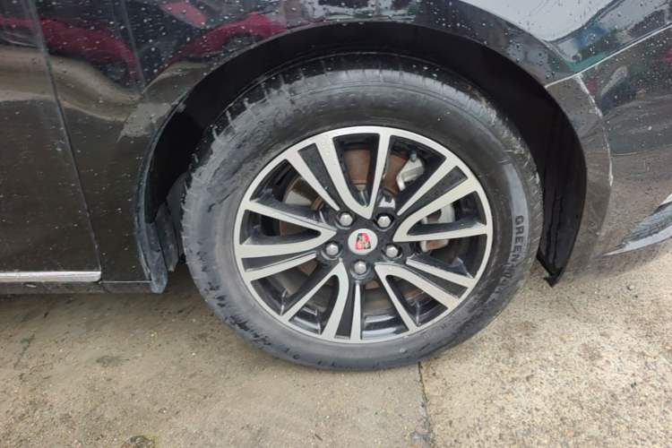 Used Roewe e950 2017 50T Hybrid Connected Executive Edition Right Front Wheel Hub