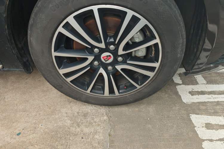 Used Roewe e950 2017 50T Hybrid Connected Executive Edition Right Front Wheel Hub