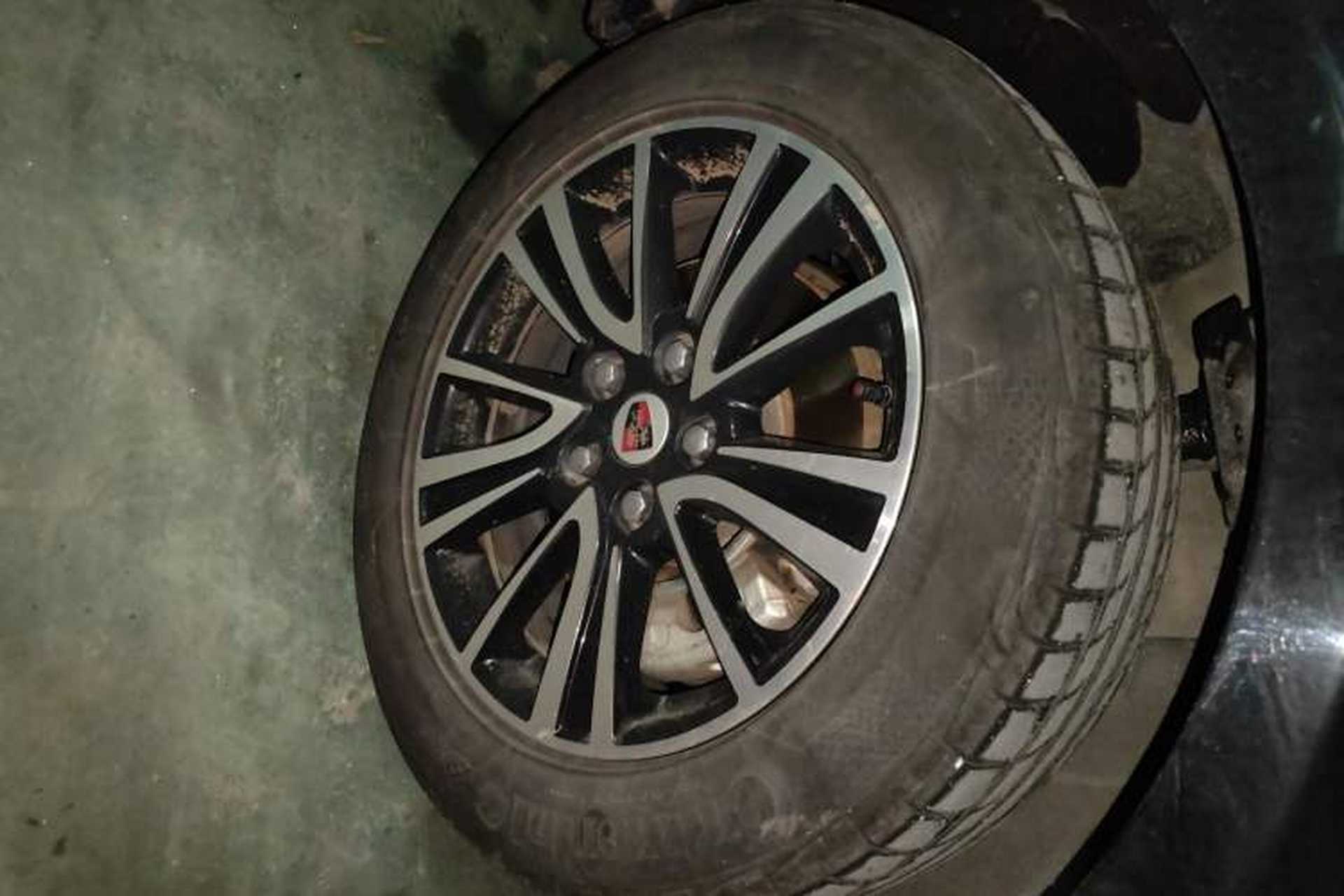 Used Roewe e950 2017 50T Hybrid Connected Executive Edition Right Front Wheel Hub