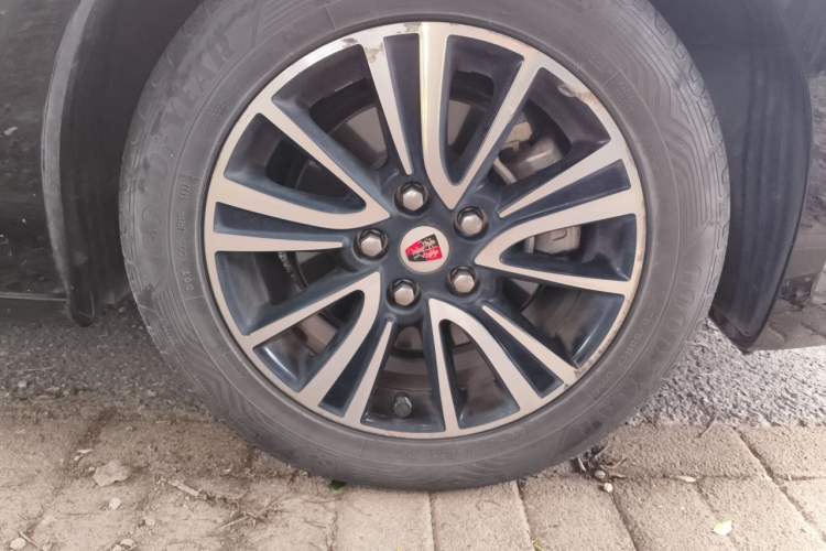 Used Roewe e950 2017 50T Hybrid Connected Executive Edition Right Front Wheel Hub