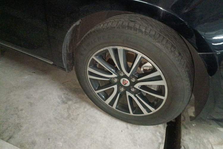 Used Roewe e950 2017 50T Hybrid Connected Executive Edition Right Front Wheel Hub