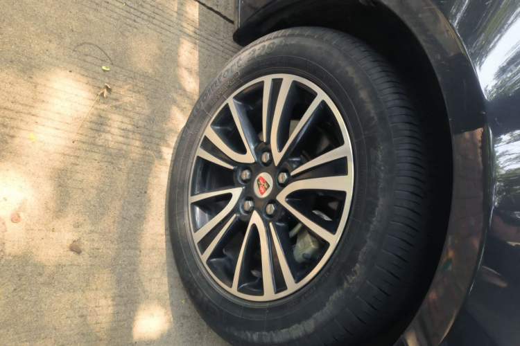Used Roewe e950 2017 50T Hybrid Connected Executive Edition Right Front Wheel Hub