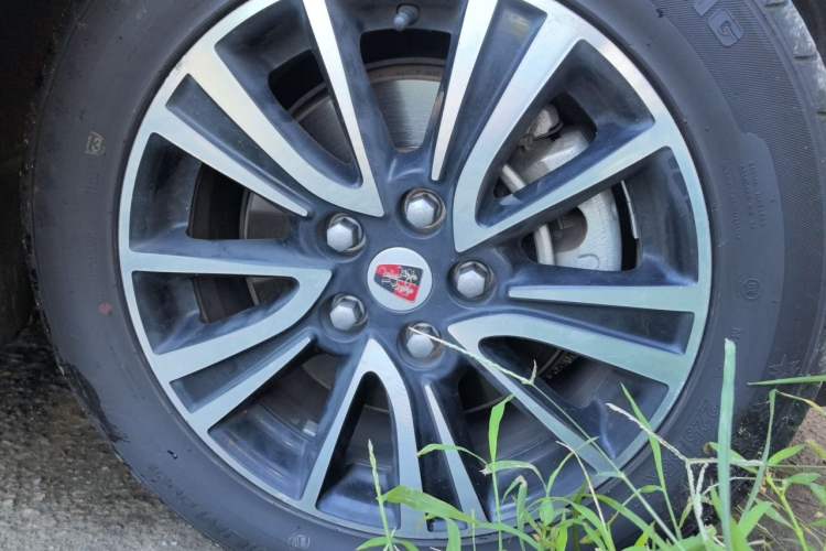 Used Roewe e950 2017 50T Hybrid Connected Executive Edition Right Front Wheel Hub