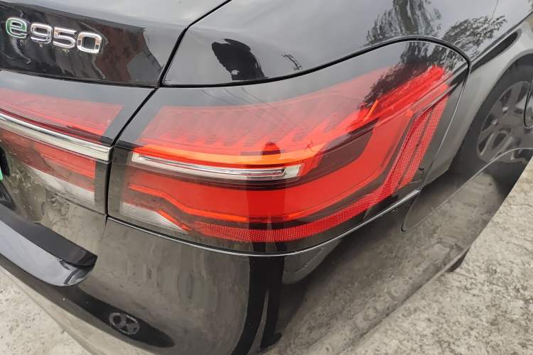 Used Roewe e950 2017 50T Hybrid Connected Executive Edition Right Rear Taillight