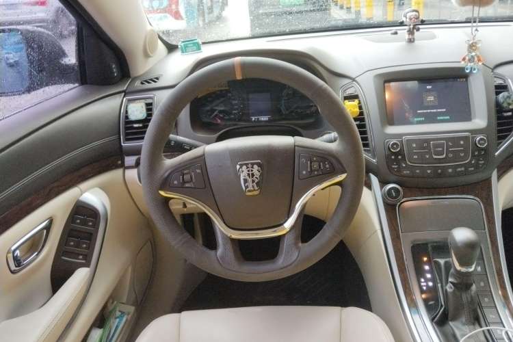 Used Roewe e950 2017 50T Hybrid Connected Executive Edition Steering Wheel