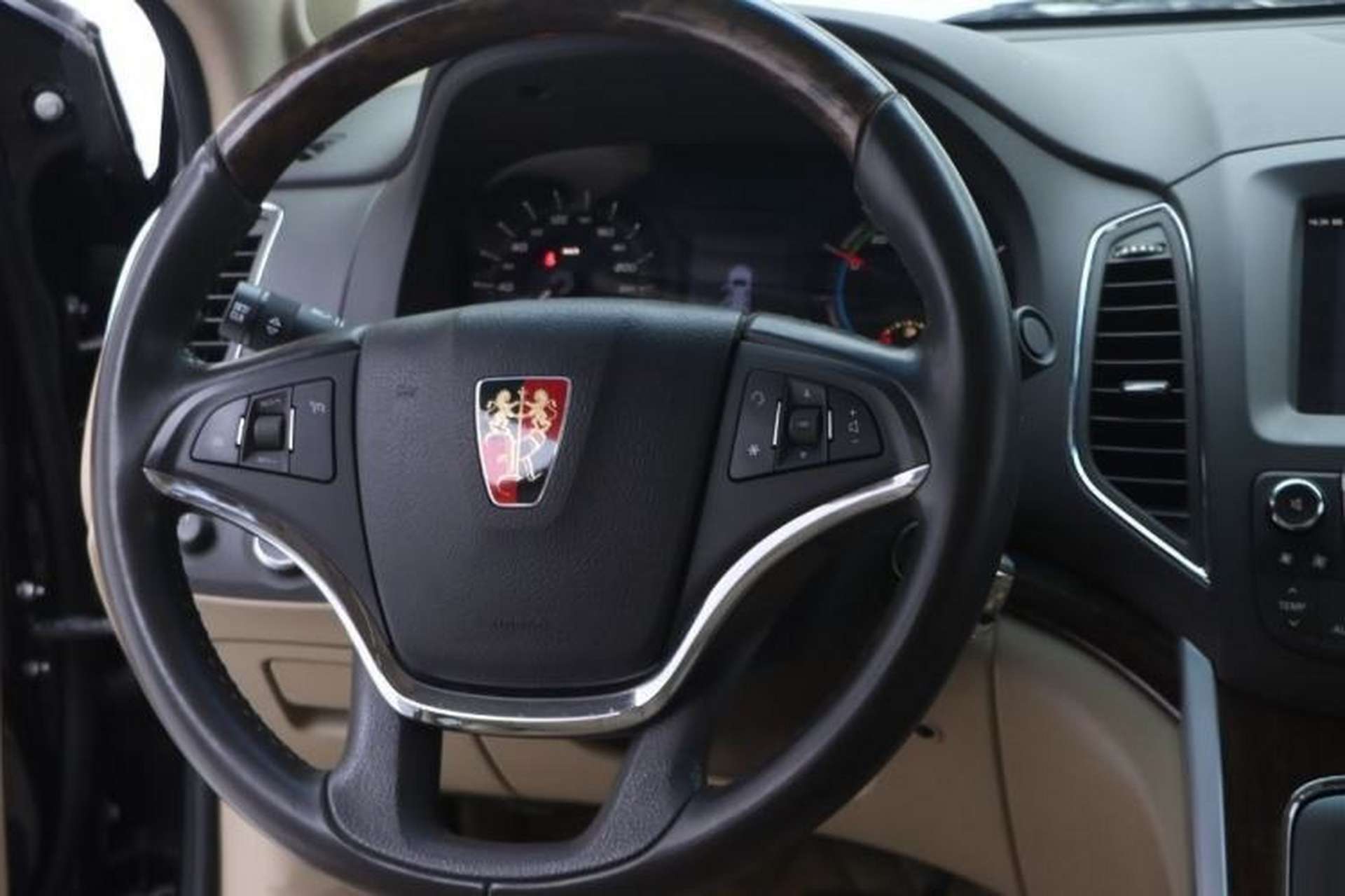 Used Roewe e950 2017 50T Hybrid Connected Executive Edition Steering Wheel