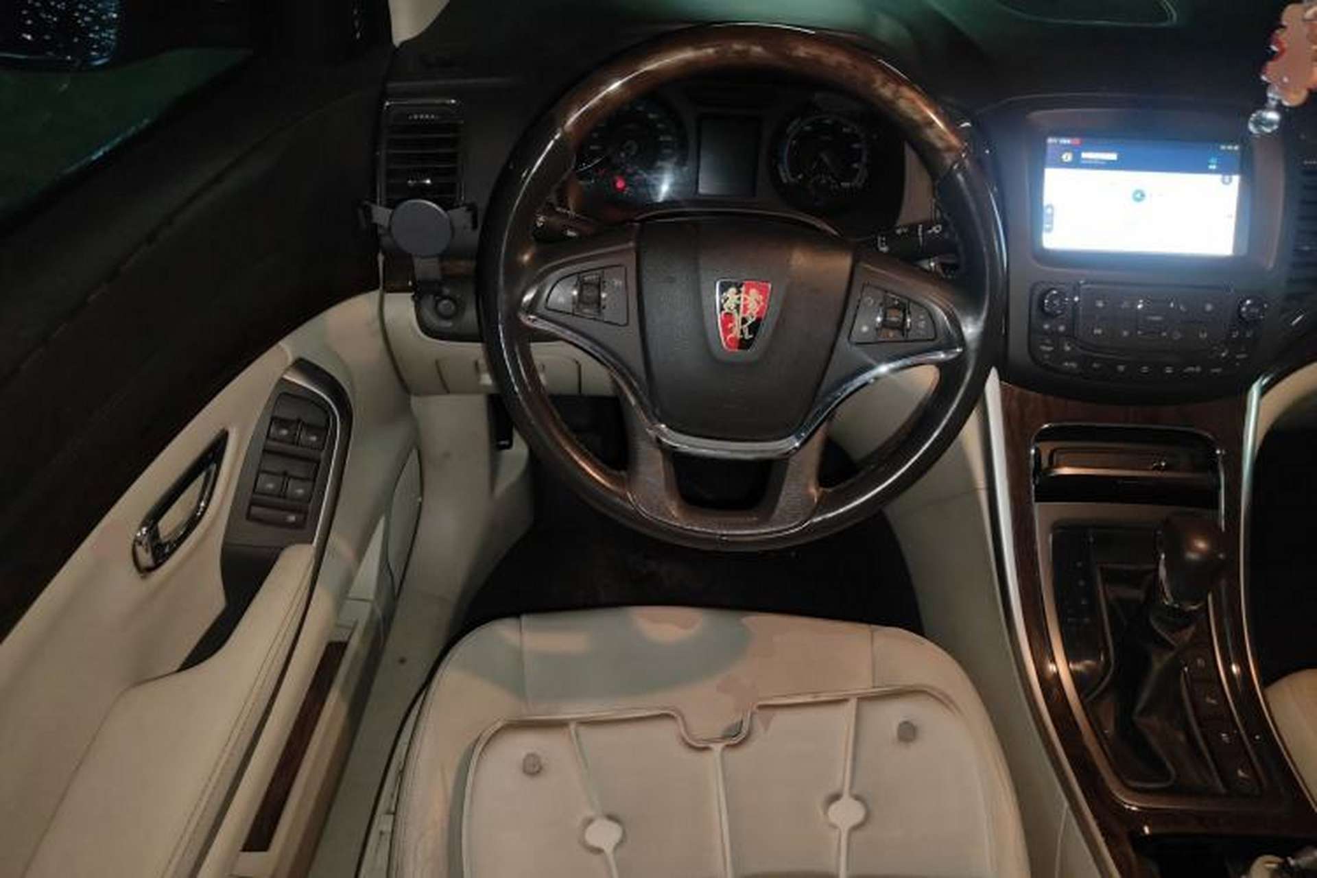 Used Roewe e950 2017 50T Hybrid Connected Executive Edition Steering Wheel