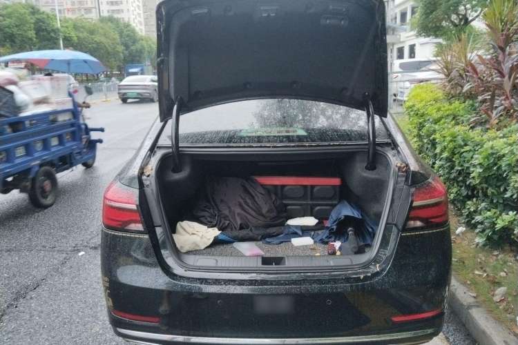 Used Roewe e950 2017 50T Hybrid Connected Executive Edition Trunk