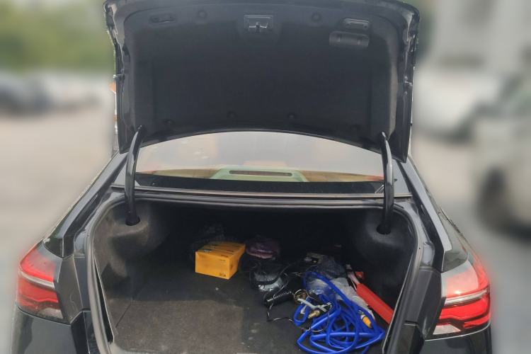 Used Roewe e950 2017 50T Hybrid Connected Executive Edition Trunk