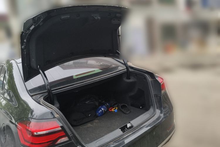 Used Roewe e950 2017 50T Hybrid Connected Executive Edition Trunk