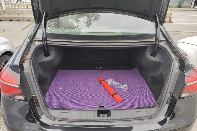 Used Roewe e950 2017 50T Hybrid Connected Executive Edition Trunk