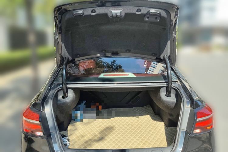 Used Roewe e950 2017 50T Hybrid Connected Executive Edition Trunk