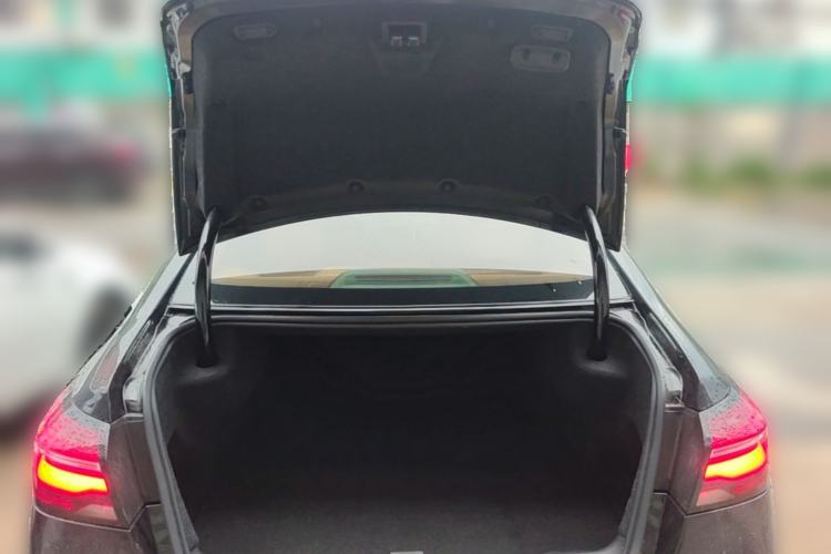Used Roewe e950 2017 50T Hybrid Connected Executive Edition Trunk