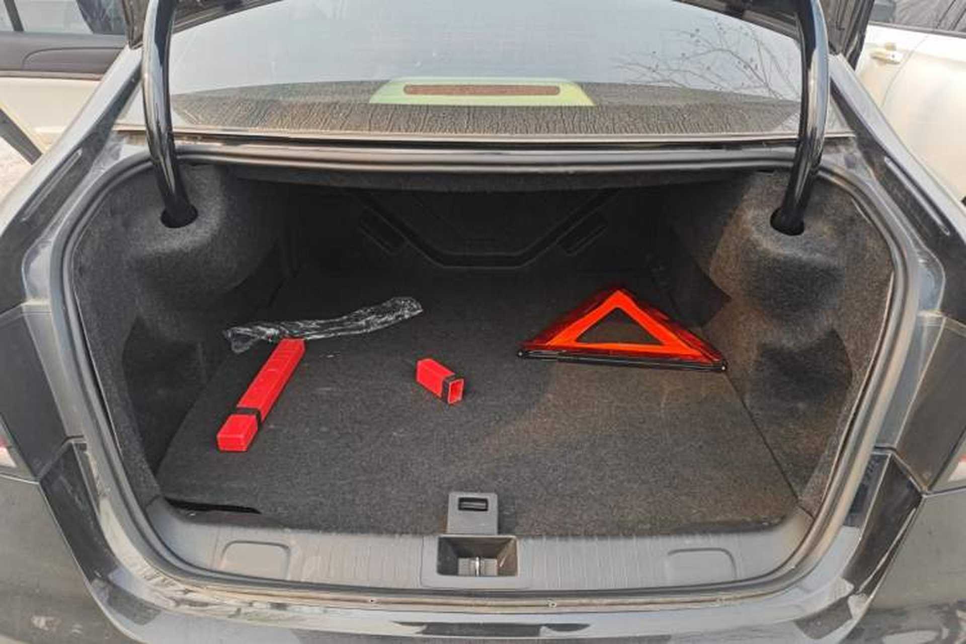 Used Roewe e950 2017 50T Hybrid Connected Executive Edition Trunk