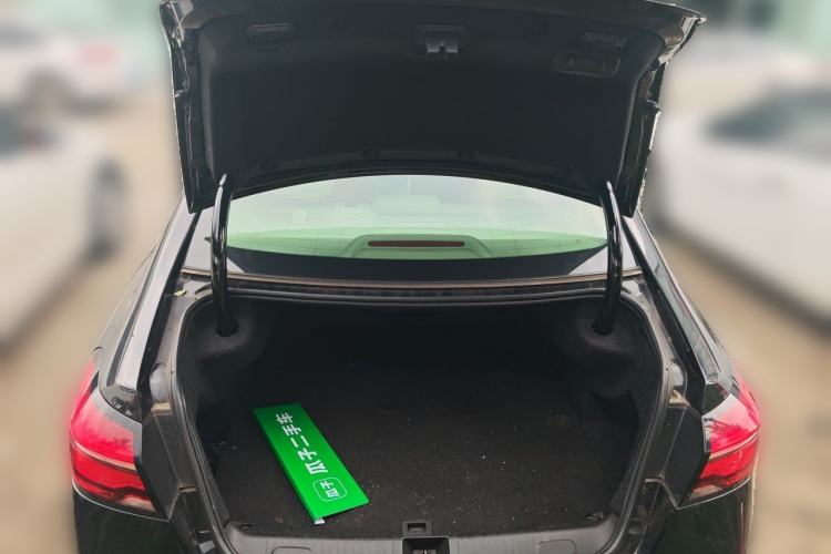 Used Roewe e950 2017 50T Hybrid Connected Executive Edition Trunk