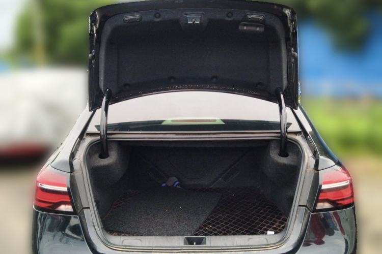 Used Roewe e950 2017 50T Hybrid Connected Executive Edition Trunk