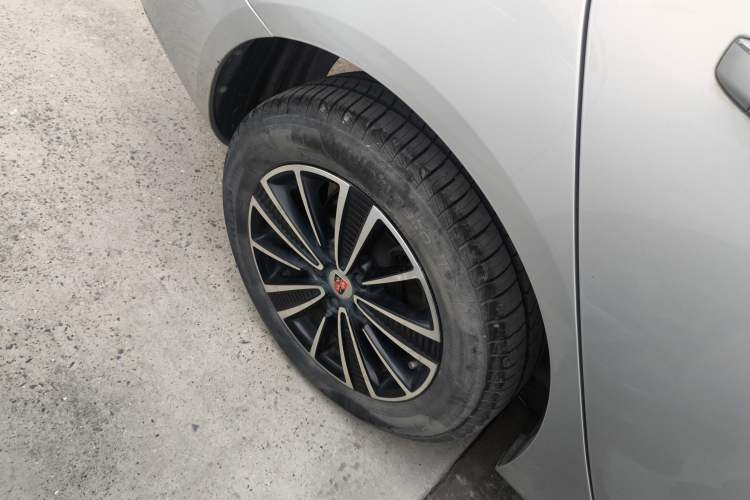 Used Roewe Ei5 2019 Smart Connect Flagship Edition Right Rear Wheel Hub