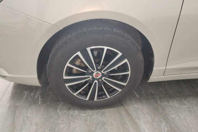 Used Roewe Ei5 2018 Internet Flagship Edition Left Front Wheel Hub