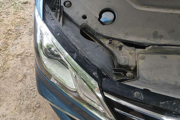 Used Roewe Ei5 2018 Internet Flagship Edition Engine Bay Right