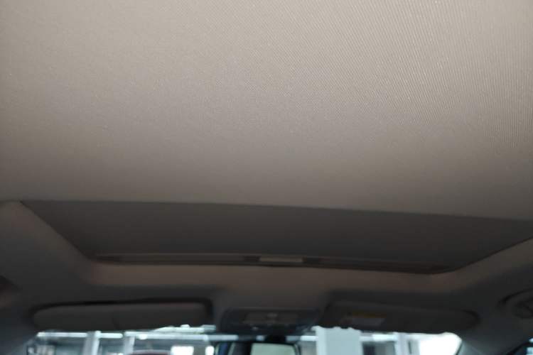 Used Roewe Ei5 2018 Internet Luxury Edition Headliner