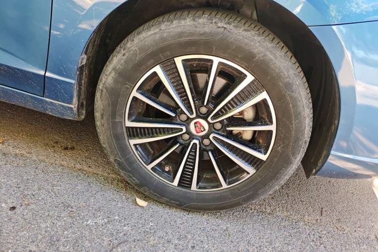 Used Roewe Ei5 2018 Internet Flagship Edition Right Front Wheel Hub