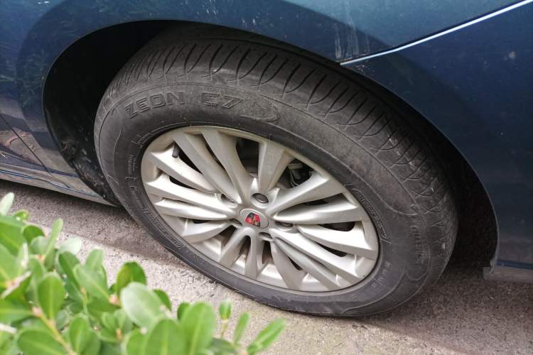 Used Roewe Ei5 2018 Internet Luxury Edition Right Front Wheel Hub