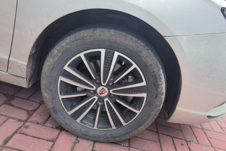 Used Roewe Ei5 2018 Internet Flagship Edition Right Front Wheel Hub