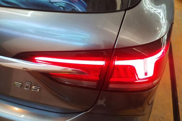 Used Roewe Ei5 2018 Internet Flagship Edition Right Rear Taillight