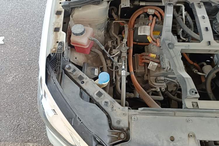 Used Roewe Ei5 2018 Internet Flagship Edition Engine Bay Right