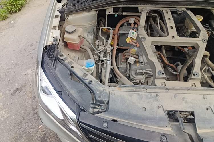 Used Roewe Ei5 2018 Internet Flagship Edition Engine Bay Right