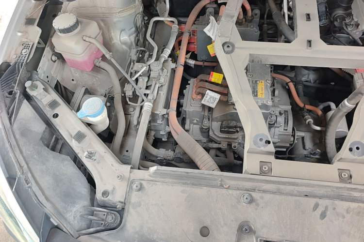 Used Roewe Ei5 2018 Internet Flagship Edition Engine Bay Right