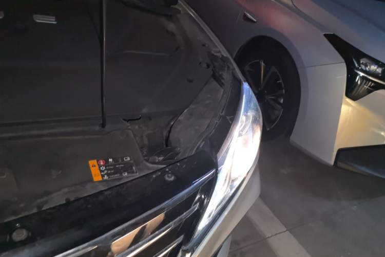 Used Roewe Ei5 2018 Internet Flagship Edition Engine Bay Left
