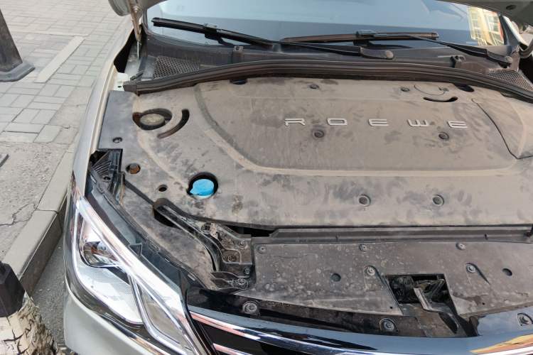 Used Roewe Ei5 2018 Internet Flagship Edition Engine Bay Right