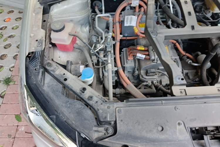 Used Roewe Ei5 2018 Internet Flagship Edition Engine Bay Right