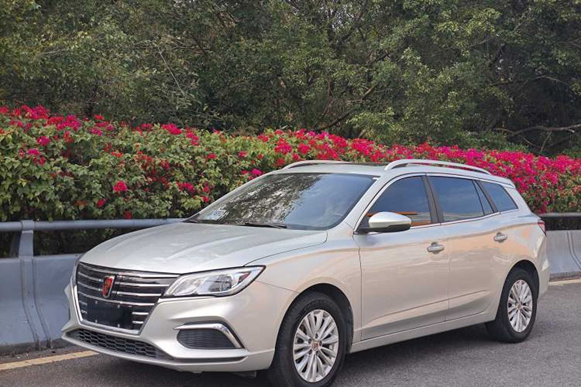 Used Roewe Ei5 2018 Internet Luxury Edition Front Left 45 Deg