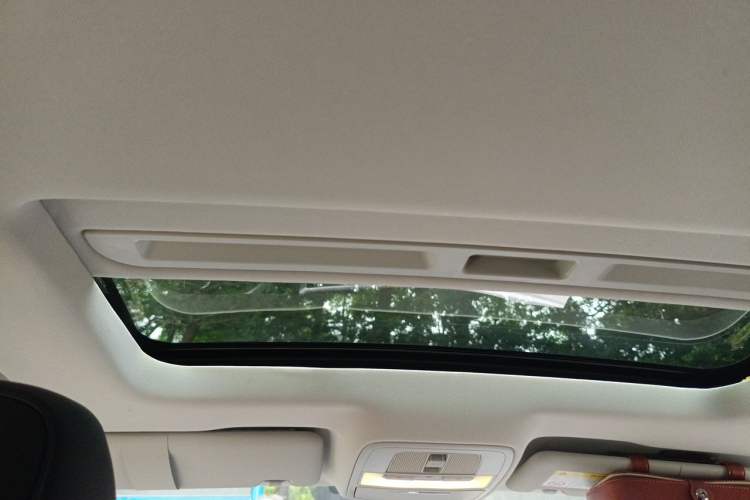Used Roewe Ei5 2018 Internet Luxury Edition Headliner