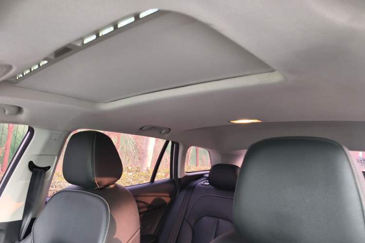Used Roewe Ei5 2018 Internet Luxury Edition Headliner