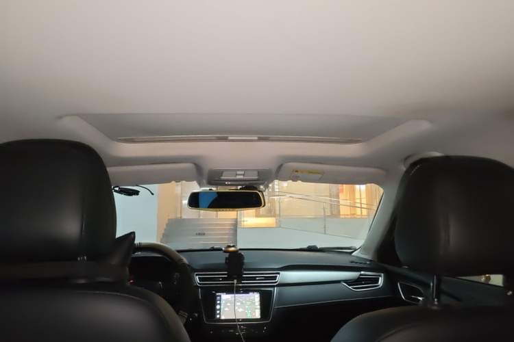 Used Roewe Ei5 2018 Internet Luxury Edition Headliner