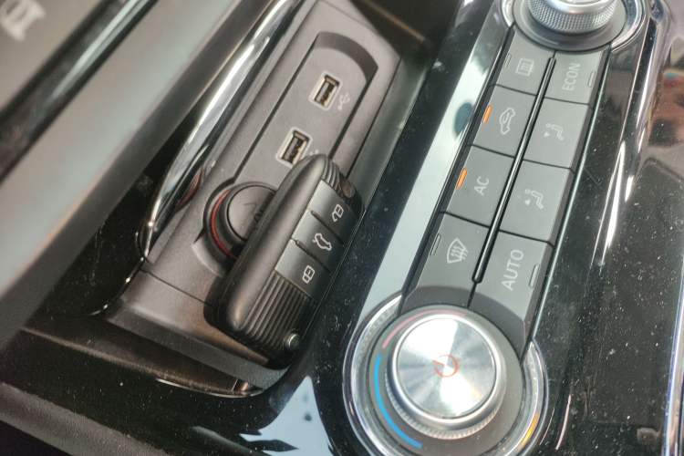 Used Roewe Ei5 2018 Internet Luxury Edition Interior 1