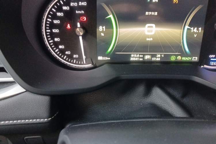 Used Roewe Ei5 2018 Internet Flagship Edition Odometer Close Up
