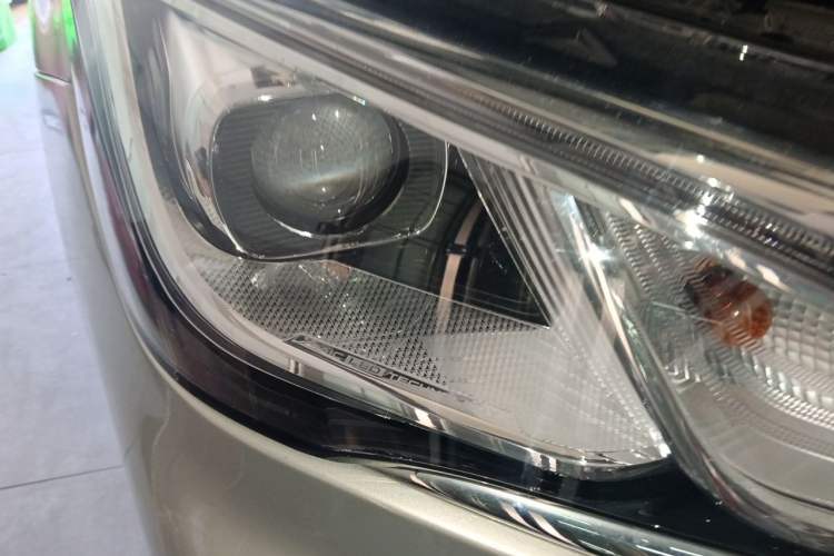 Used Roewe Ei5 2018 Internet Luxury Edition Right Front Headlight