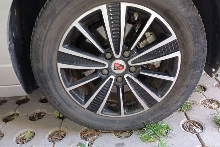 Used Roewe Ei5 2018 Internet Flagship Edition Right Front Wheel Hub