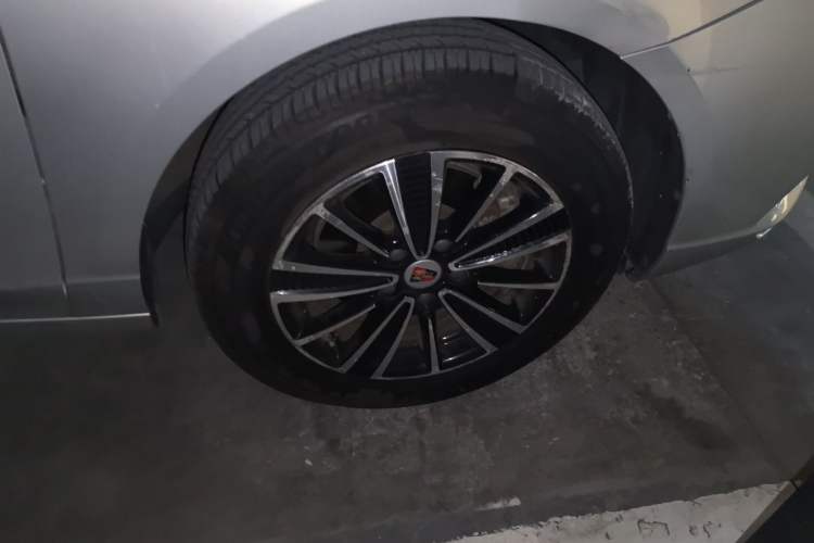 Used Roewe Ei5 2018 Internet Flagship Edition Right Front Wheel Hub